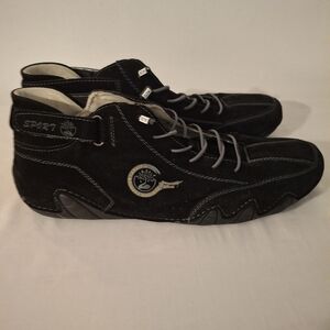 Spor7 Black Suede Slip-in Athletic Shoes with Retro Design and Gray Bungi Laces.